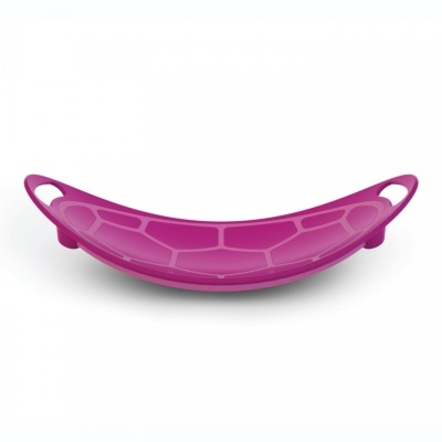 prato rosa em forma de meia-lua com pegas nas extremidades