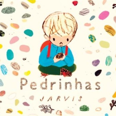 Capa de livro com ilustração de menino e pedras coloridas, texto Pedrinhas JARVIS