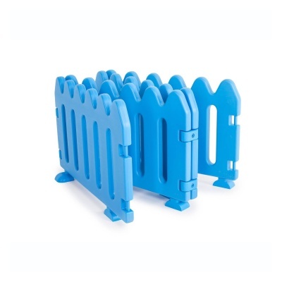 Cerca modular infantil azul de plástico com painéis articulados e base larga