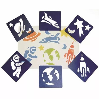 Conjunto de cinco stencils azuis com temas espaciais sobre fundo branco com imagens coloridas.