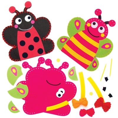 Fantoches de mão em forma de bichos coloridos com acessórios