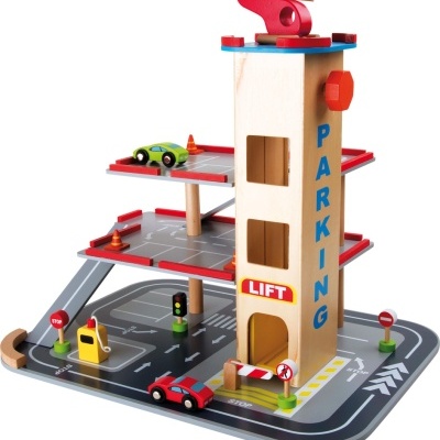 Parque de estacionamento em madeira para brincar com carros e sinais de trânsito