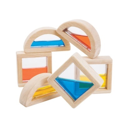 Blocos de madeira com líquidos coloridos dentro em várias formas geométricas