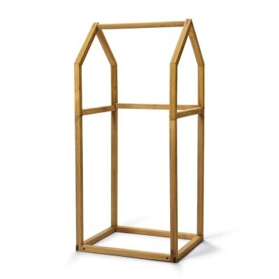 Estrutura de madeira em forma de casinha aberta