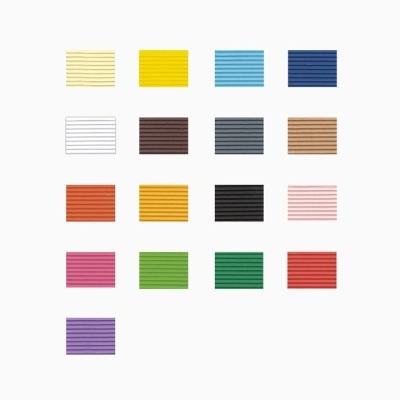 Amostras quadradas de tecido colorido com textura listrada horizontal.