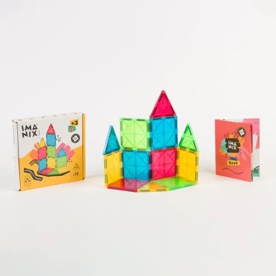 Conjunto de blocos magnéticos coloridos translúcidos em forma de castelo com embalagem e livro