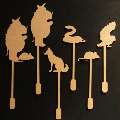 Plaquetas decorativas em madeira MDF com formas de animais, cor natural