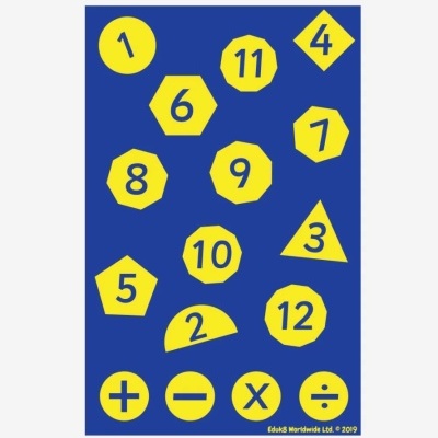 Formas geométricas amarelas com números e símbolos matemáticos sobre fundo azul.