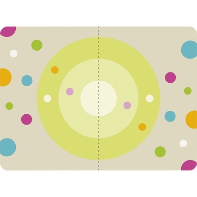 Padrão de círculos concêntricos verdes e pontos coloridos num fundo bege