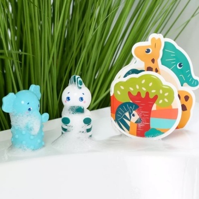 Bonecos de banho de animais coloridos com espuma e livro de banho ilustrado com animais