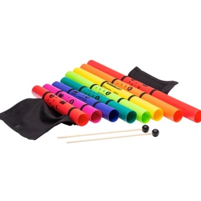 Tubos musicais coloridos com varetas e saco preto