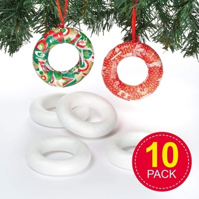 Anéis de espuma brancos para decoração natalícia com dois pendurados decorados e etiqueta 10 PACK