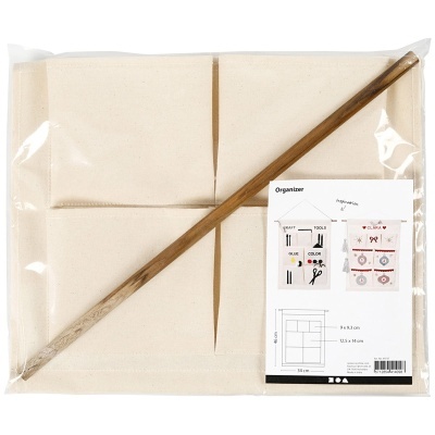 Organizador de tecido bege com quatro bolsos em embalagem plástica