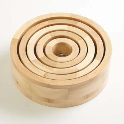 Conjunto de tigelas de madeira aninhadas em formato circular