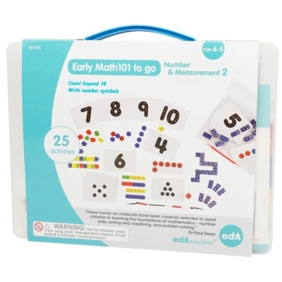 Conjunto educativo 'Early Math101 to go' com cartas coloridas e embalagem branca e azul