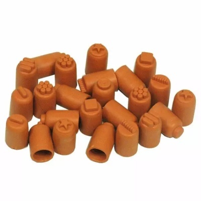 Protetores de dedos em silicone castanhos com sinais em relevo