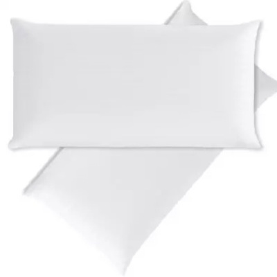 Travesseiro retangular branco com textura lisa