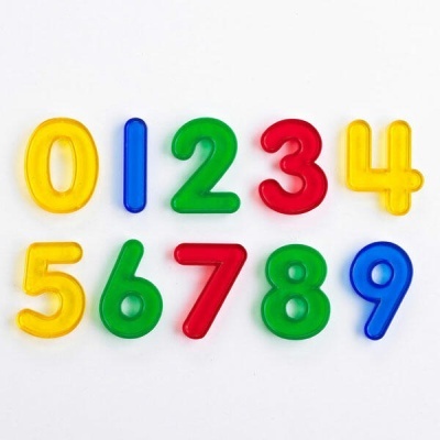 Números coloridos de 0 a 9 em plástico translúcido