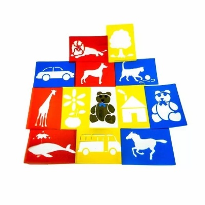 Peças coloridas com desenhos de animais e objetos