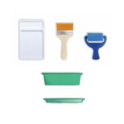 Conjunto de ferramentas de pintura com pincel, rolo de espuma, paleta e recipiente verde