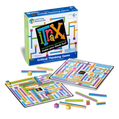 Jogo de tabuleiro I Trax com peças coloridas e tabuleiros em padrão multicolorido