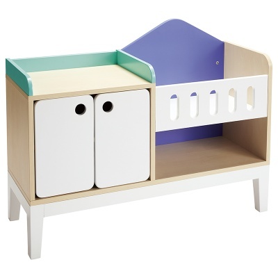 Móvel infantil de madeira colorido com portas e prateleira