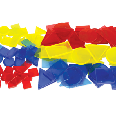 Peças coloridas de plástico translúcido com formas geométricas variadas