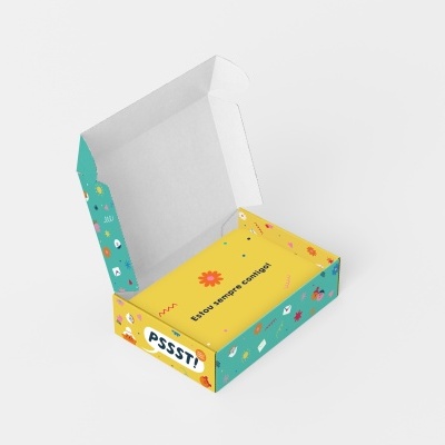 Caixa de embalagem aberta com design colorido e texto PSSST