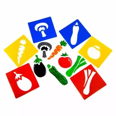 Cartões coloridos com desenhos de legumes recortados