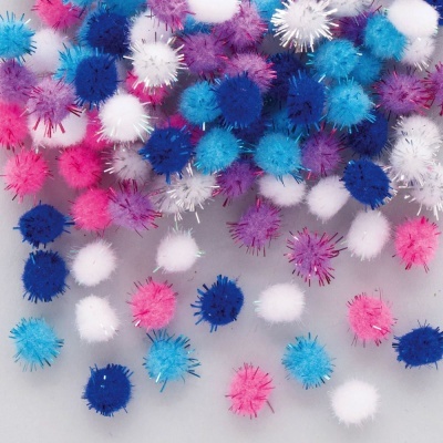 Bolas pompom coloridas e macias com franjas brilhantes