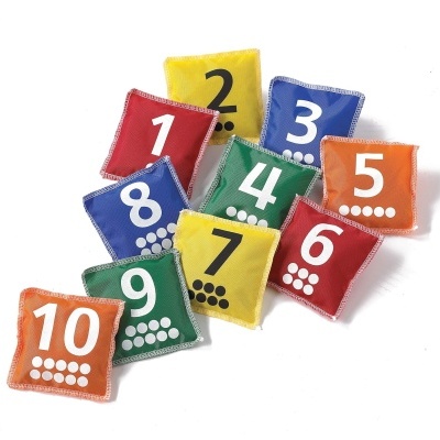 Dez sacos quadrados coloridos com números e pontos brancos