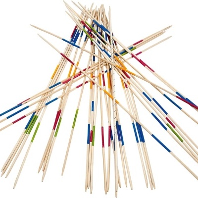 Paus de madeira coloridos para jogo Mikado