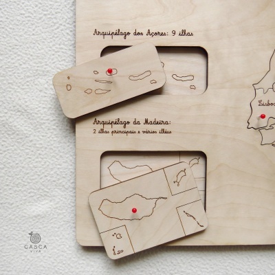 Puzzle educativo de madeira com mapas do Arquipélago dos Açores e da Madeira