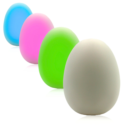 Ovos decorativos coloridos em linha