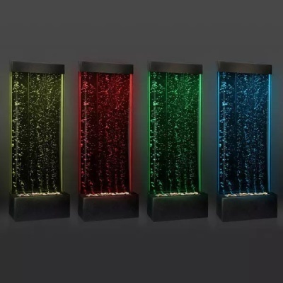 Quatro painéis retangulares verticais com bolhas de água coloridas iluminadas
