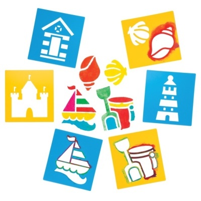 Moldes coloridos com temas de verão como castelo, barco, conchas e balde.