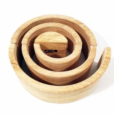 Conjunto de tigelas redondas de madeira aninhadas