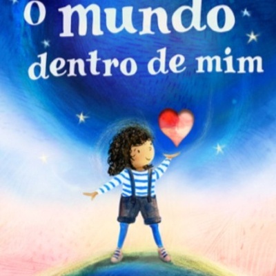 Capa de livro infantil com criança segurando coração vermelho e título 'o mundo dentro de mim'
