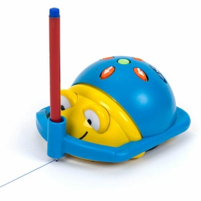 Robô tartaruga amarelo e azul com lápis vermelho na frente e botões coloridos