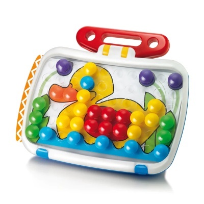 Brinquedo infantil colorido de plástico com desenho de pato amarelo e peças redondas encaixadas