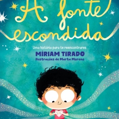 Capa de livro infantil com título e ilustração de menino a segurar coração.