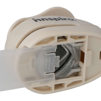 Peça plástica bege com tampa translúcida e parte metálica interna, com texto 'innspiro'.