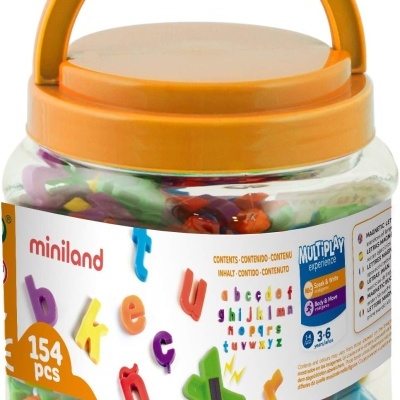 Recipiente com letras de plástico multicoloridas para crianças da miniland