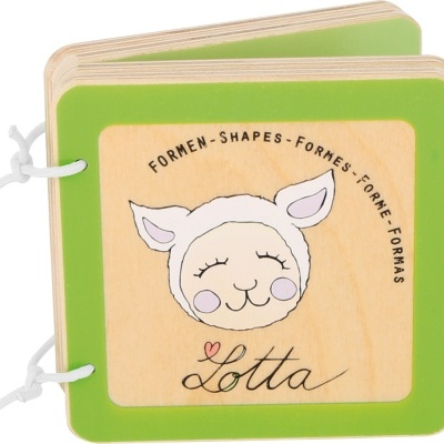 Livro infantil de madeira com ilustração de ovelha e texto Lotta