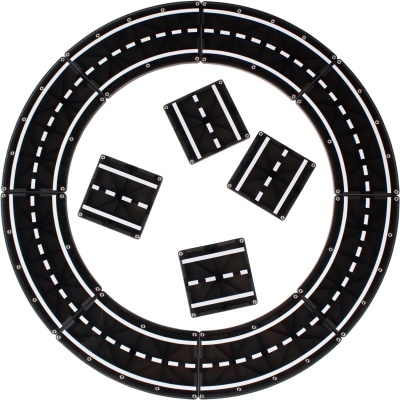 Conjunto de peças pretas com desenhos de estrada branca formando uma pista circular