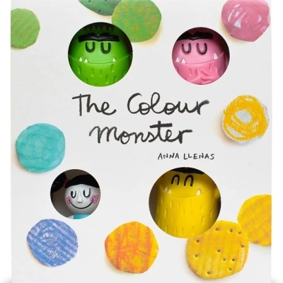 Caixa com quatro bonecos coloridos e o texto The Colour Monster