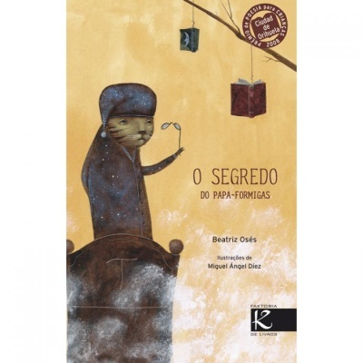 Capa de livro 'O Segredo do Papa-Formigas' com ilustração de figura com rosto de animal e gorro azul.