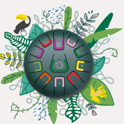 Tambor de aço com 8 teclas coloridas numeradas, rodeado por folhas e animais ilustrados.