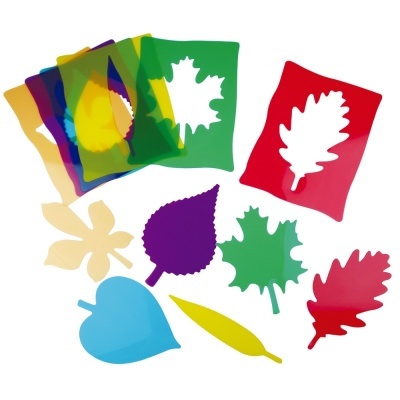 Moldes plásticos coloridos de folhas para desenho ou pintura