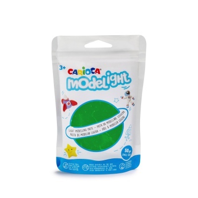 Massa de modelar leve verde CAriOca Modelight em embalagem branca e azul de 50g.
